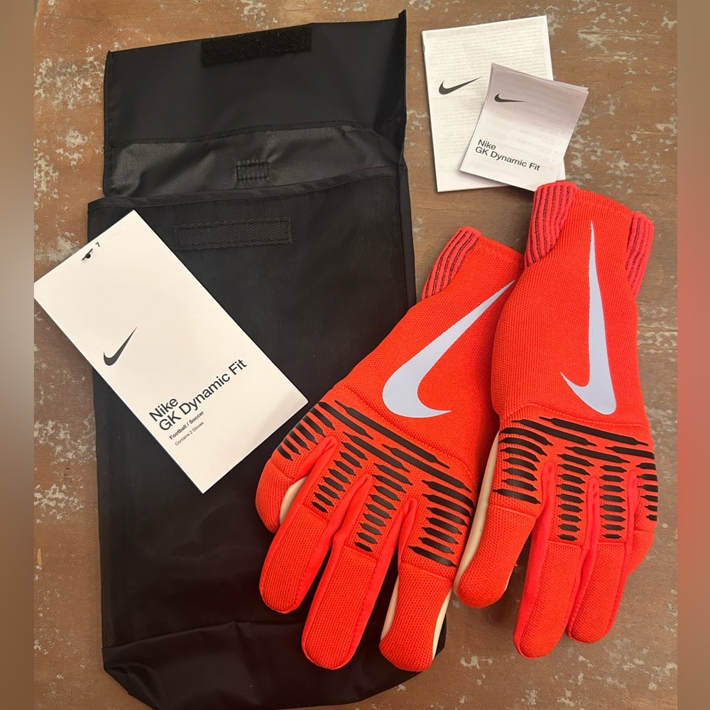 NWT Nike GK Dynamic Fit soccer goalkeeper gloves Size 7 Neon Red Orange
